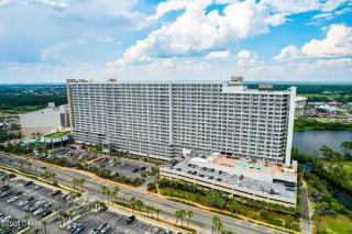 Spacious 3BR + Bunk Laketown Wharf Condo Sleeping 10 Near Beach - 8