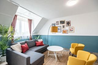 Central - Comfy - Close to Castle - 9