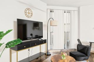 Elegant Mid-Rise 2BR Near Everything - 2
