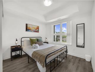 Stylish 1BR Condo in Prime Location with Parking and Wi Fi - 8