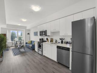 Stylish 1BR Condo in Prime Location with Parking and Wi Fi - 4