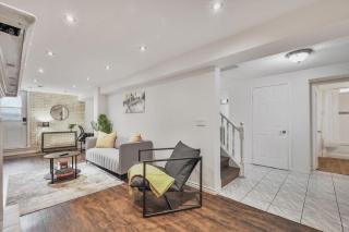 Chic and Bright 1BR Apt with Free Wifi and Parking - 9