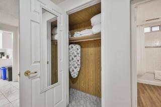 Chic and Bright 1BR Apt with Free Wifi and Parking - 3