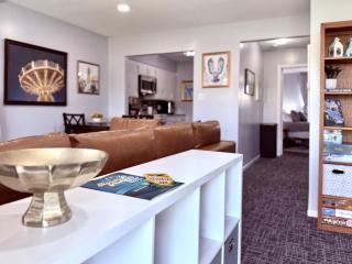 Quiet and Relaxing 2 Bedroom in Little Canada - 0