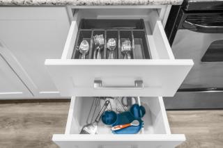 Modern 2-Bed, 2-Bath BSMT suite with Pvt Entrance Free Parking and Wi Fi - 2