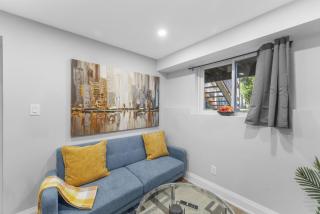 Modern 2-Bed, 2-Bath BSMT suite with Pvt Entrance Free Parking and Wi Fi - 5