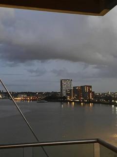 Skyline Luxury in Canary Wharf - 9