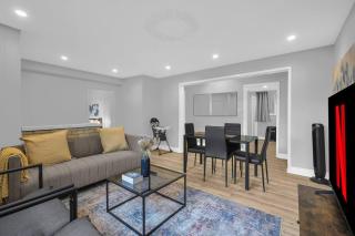 Stylish 3 BR Apt with Free Parking, Wifi and Patio - 5