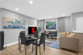 Stylish 3 BR Apt with Free Parking, Wifi and Patio - 4