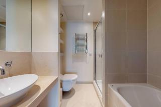 3 Bed 3 Bath Luxury Penthouse With River & City Skyline Views - 4