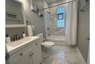 Walk to the Lake! Grill, Fireplace, Sleeps 12 - 1