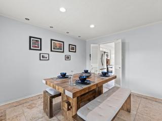 Spacious Preston Hollow Condo - 2