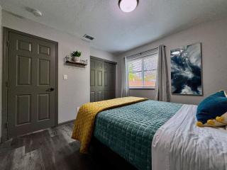 Central Midtown Apt-Secure Parking-Walk to Target - 9