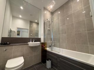 Leafy Penthouse Studio Flat Clapham Junction - 8