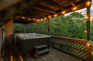 Sky View Chalet by AvantStay Stunning Interior Spacious Deck Hot Tub View - 9