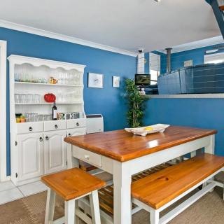 Blue Jetty Beach House in Sunderland Bay - 5