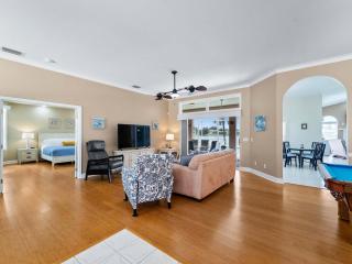Family Lake front Getaway Heated Pool Dock - 6