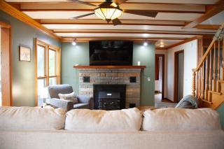 The Cliff House Hot Tub Kayaks & Game Room - 2