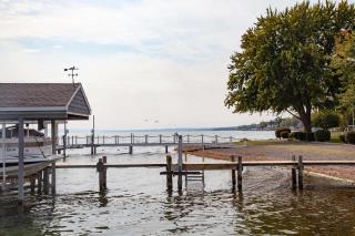 Katies Cottage Lakefront Stay with Hot Tub and Kayaks - 8