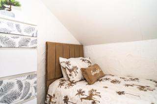 Sage House (Town-Centre Flat) - Allington - 4