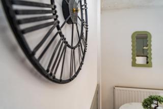 Sage House (Town-Centre Flat) - Allington - 6