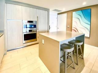 Luxury apartment with endless ocean views -Daily resort fee and parking not included- - 1