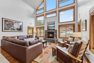 Blue River Escape Hot Tub Views and Game Room - 9