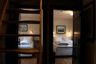 Magnusbua in the centre of Reine - 8