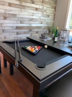 Eclipse Hot tub and billiards in Downtown Geneva - 6