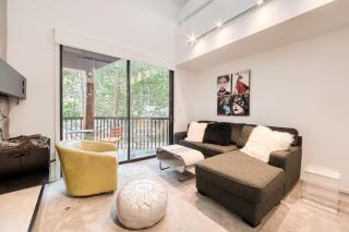 River Run # 15 by Tahoe Getaways - 2 BR w Private Balcony, River Views & Shuttle - 7