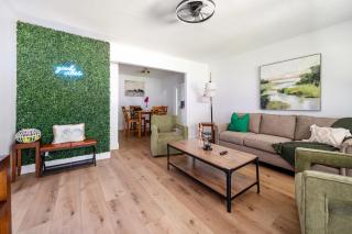 Relax and Explore - Knoxville Stay with Hot Tub and Grill - 2