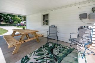 Relax and Explore - Knoxville Stay with Hot Tub and Grill - 5