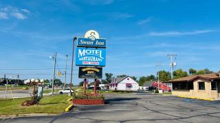 Capital O Swan Inn Comstock Park - 0