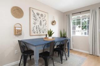 Cozy Pet Friendly Escape with Outdoor Dining - 8