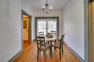 4 Mi to Downtown! Cozy Bungalow in San Antonio - 4