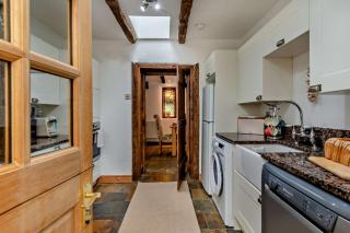 Hillside Cottage - 4