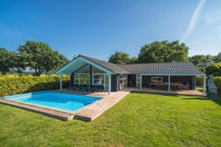 Ferienhaus mit Pool und Sauna am Duemmer See - 0