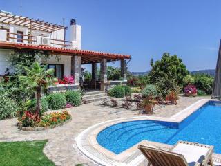 Home with Garden & Pool for All - 6