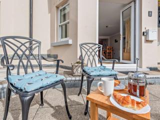 2 Bed in Tenby FB032 - United Kingdom - 6