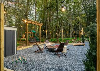 Pocono Lake Getaway Sauna Hot Tub Playground - 5