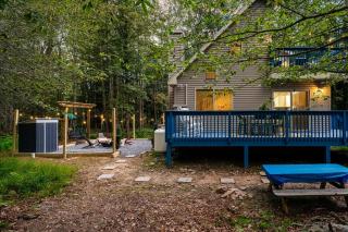 Pocono Lake Getaway Sauna Hot Tub Playground - 3