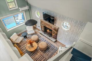 Pocono Lake Getaway Sauna Hot Tub Playground - 1