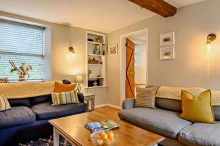 Dolphin Cottage - 9
