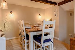 Dolphin Cottage - 4