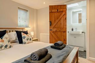 Dolphin Cottage - 1