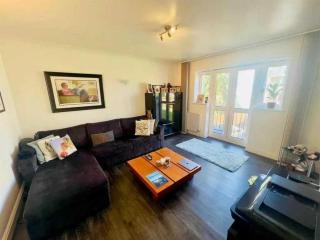 Stylish 2BD Flat with Parking Beckenham - 9