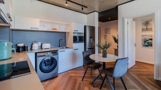 The Bridgewater collection 411- Luxury 1 bed Morden Apartment at Century City - 4