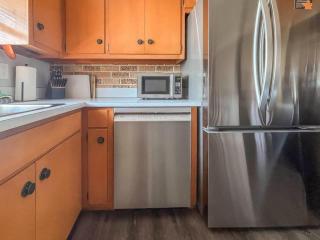 1 Block To Lambeau 3 BR Sleeps 6 Pet-Friendly - 9