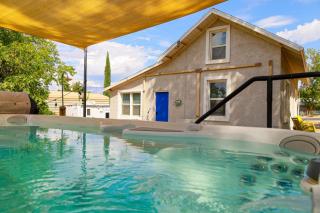 Cozy Zion farmhouse, cool or hot swim spa, fireplace & firepit - 0