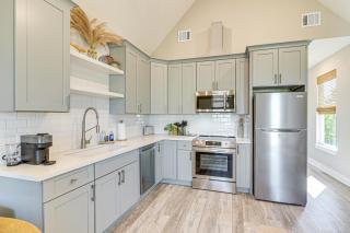 1 Mi to Galveston Beach, Seawall Renovated Home! - 5